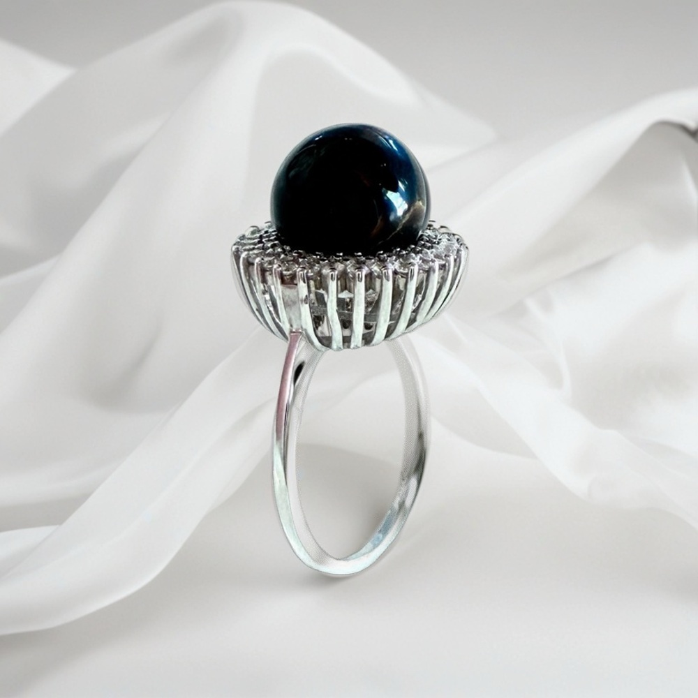 Elegant Silver and Black Ring